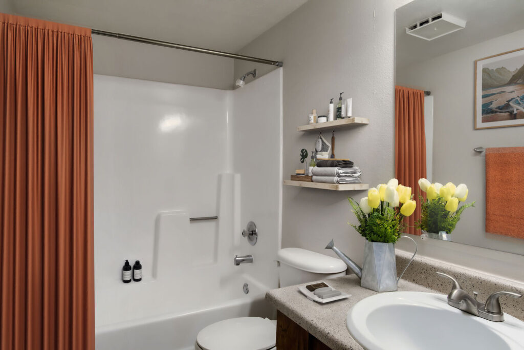 bathroom with toilet and tub shower